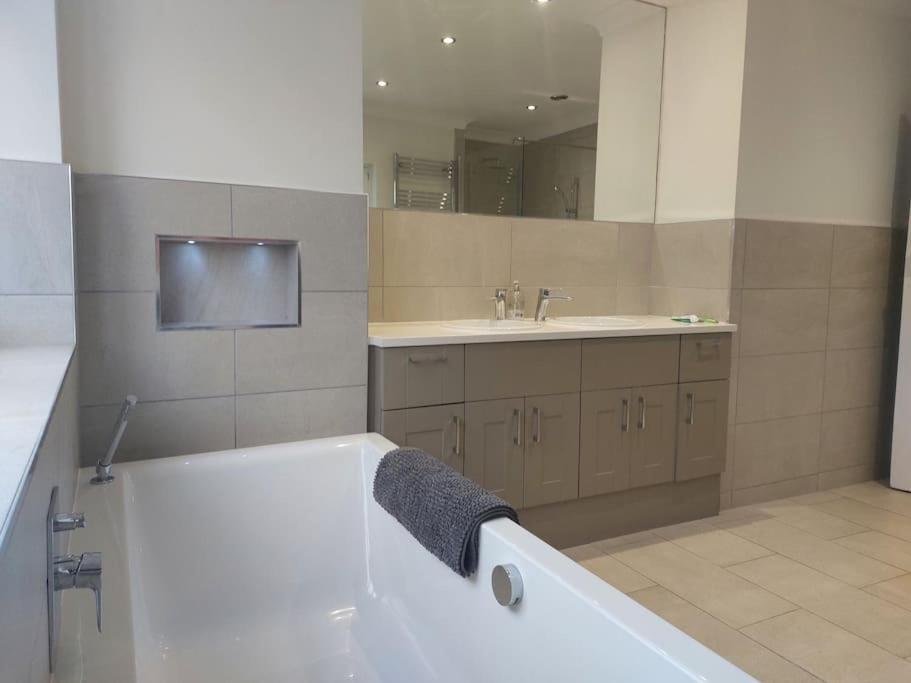 Beach House, With Bbq Lodge And Hot Tub! Bornemouth Extérieur photo