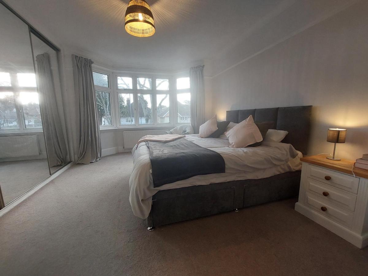 Beach House, With Bbq Lodge And Hot Tub! Bornemouth Extérieur photo