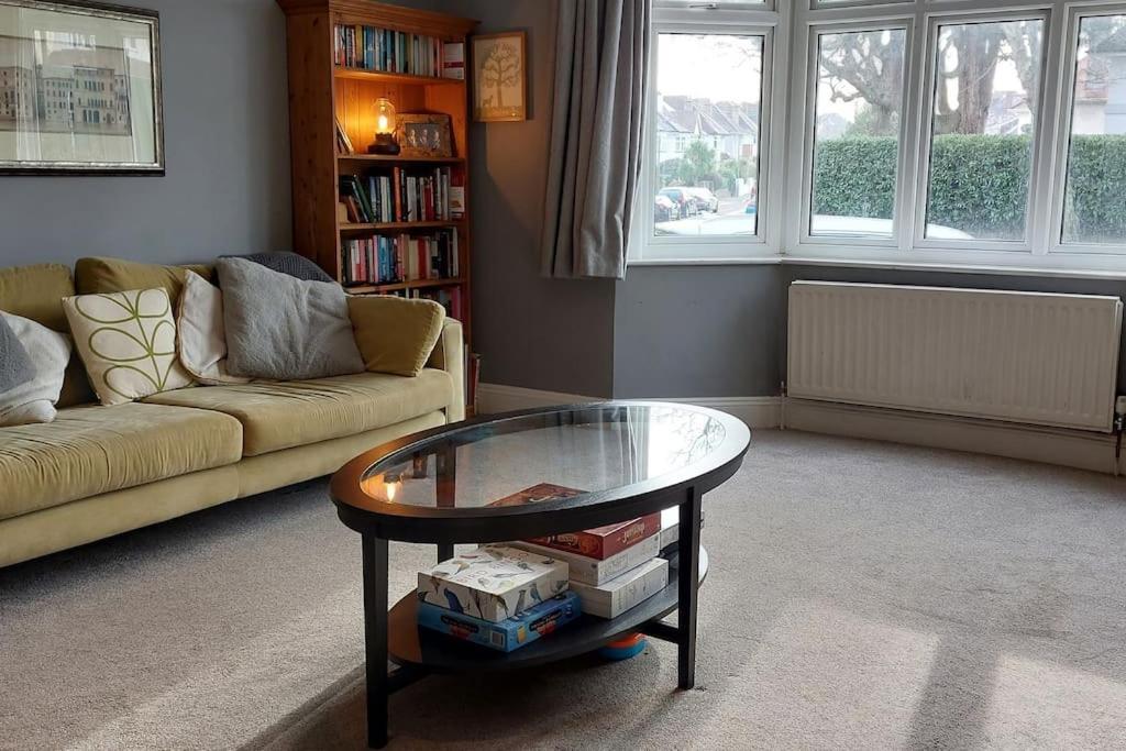 Beach House, With Bbq Lodge And Hot Tub! Bornemouth Extérieur photo