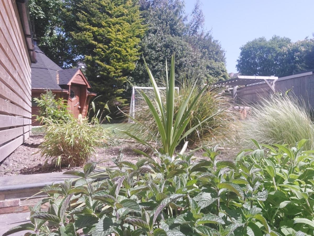 Beach House, With Bbq Lodge And Hot Tub! Bornemouth Extérieur photo